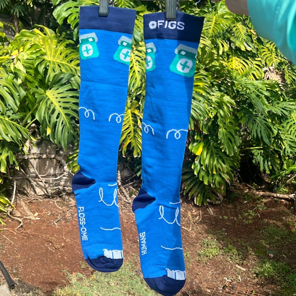 BNWT Figs smart compression socks men’s small
